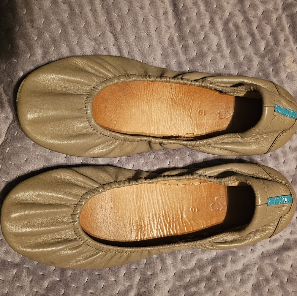 *Sold* Tieks Women's Taupe Leather Flats